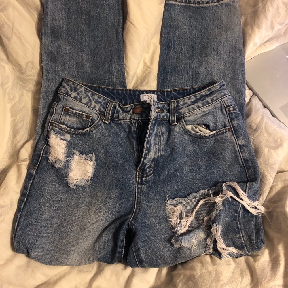Tobi jeans with rip on the butt